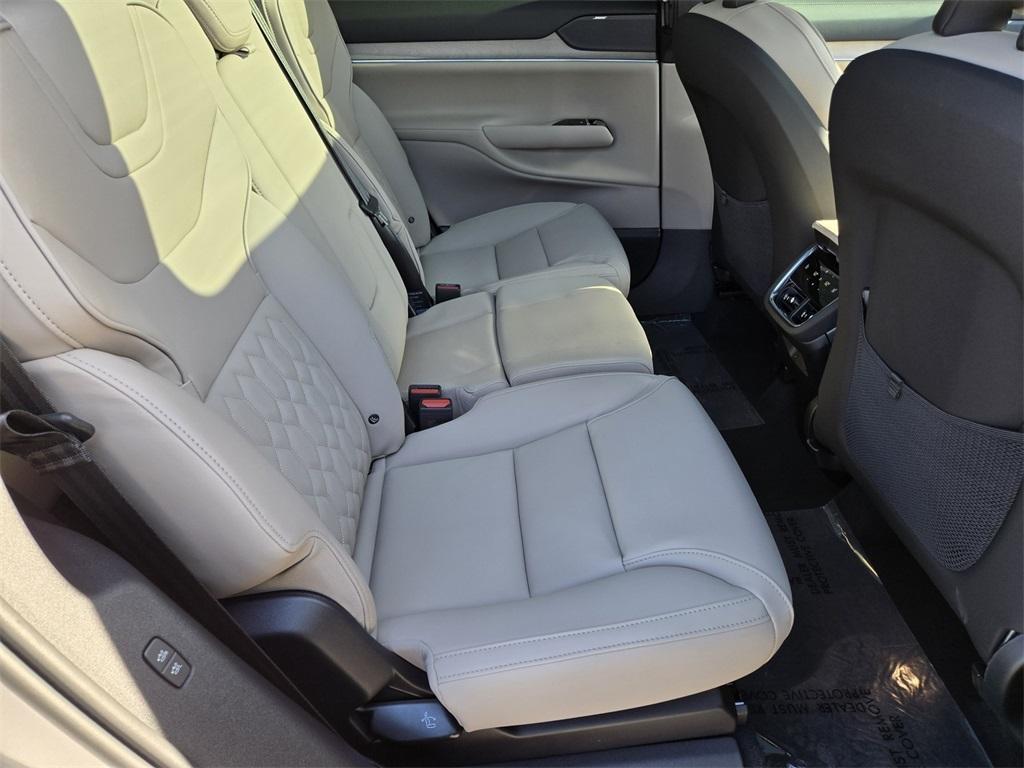 new 2025 Volvo EX90 car, priced at $80,050