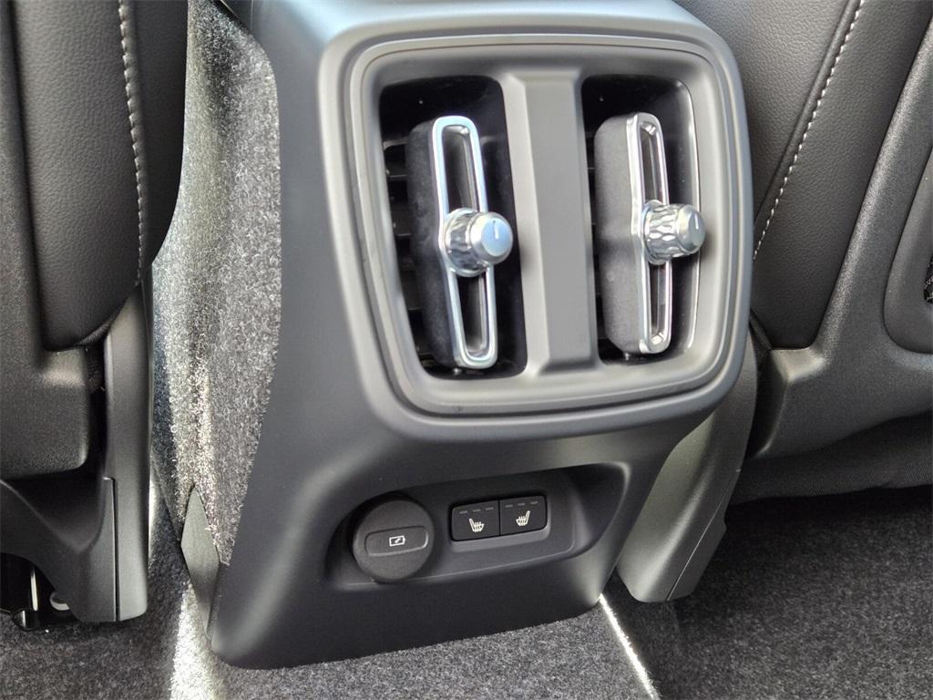 new 2025 Volvo XC40 car, priced at $51,565