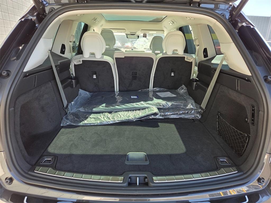 new 2025 Volvo EX90 car, priced at $87,375