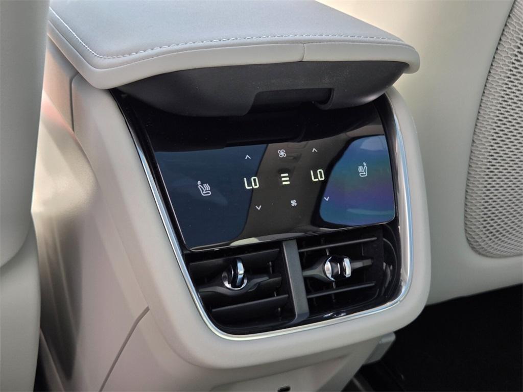 new 2025 Volvo EX90 car, priced at $87,375