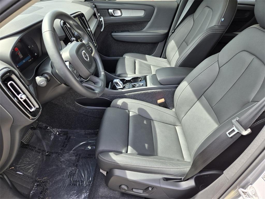 new 2025 Volvo XC40 car, priced at $47,750
