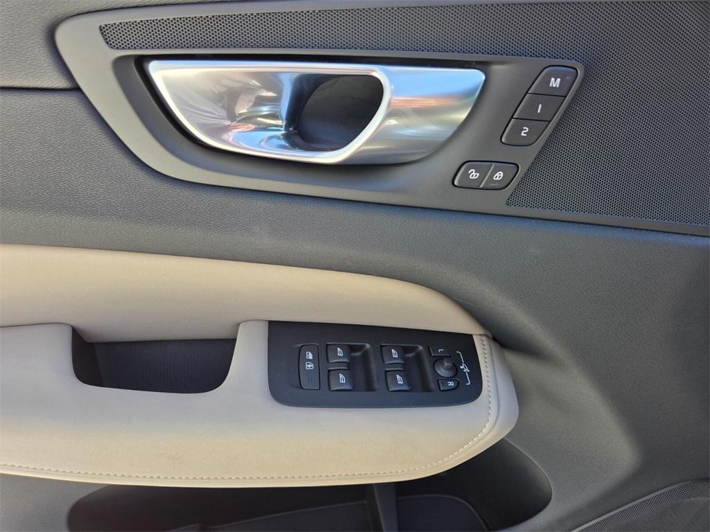 new 2026 Volvo XC60 Plug-In Hybrid car, priced at $60,685
