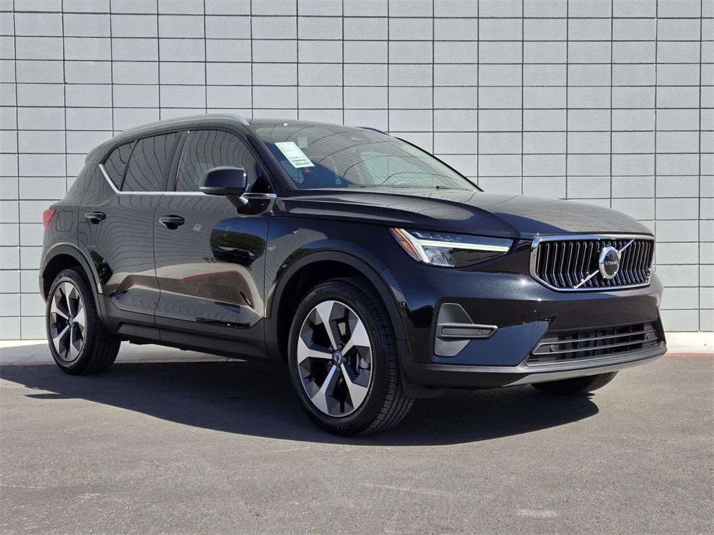 new 2025 Volvo XC40 car, priced at $46,035