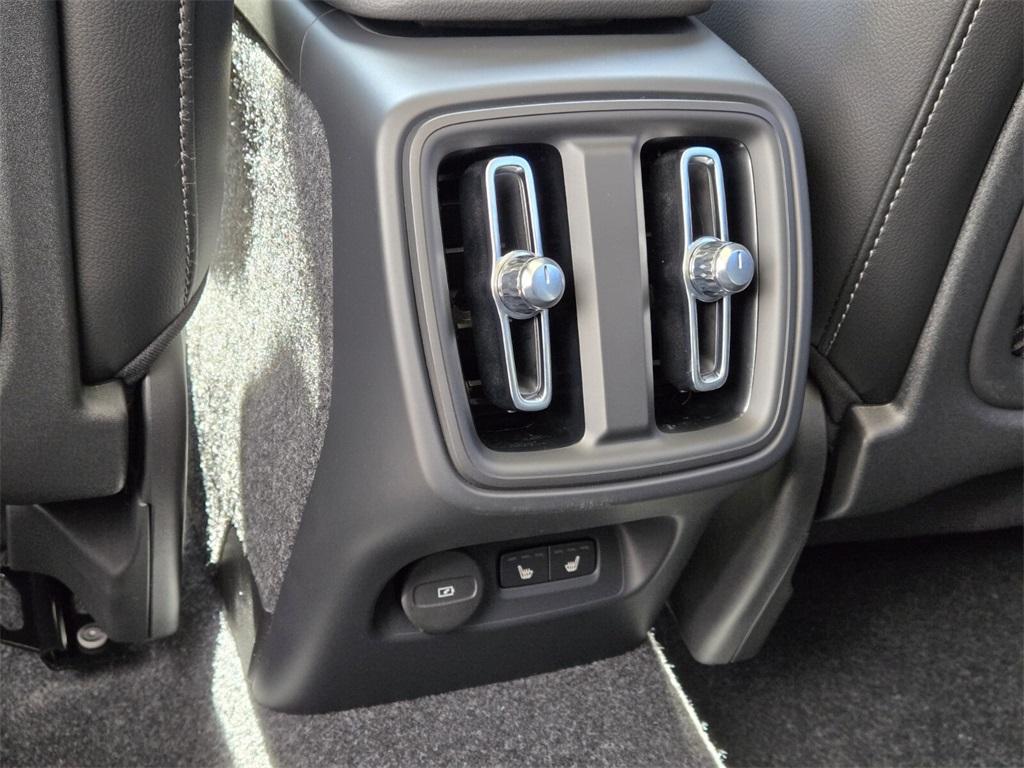 new 2025 Volvo XC40 car, priced at $46,035