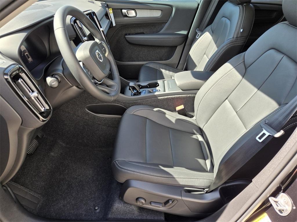 new 2025 Volvo XC40 car, priced at $46,035