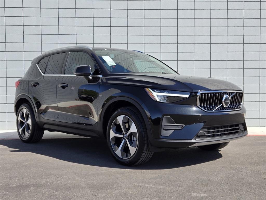 new 2025 Volvo XC40 car, priced at $46,035