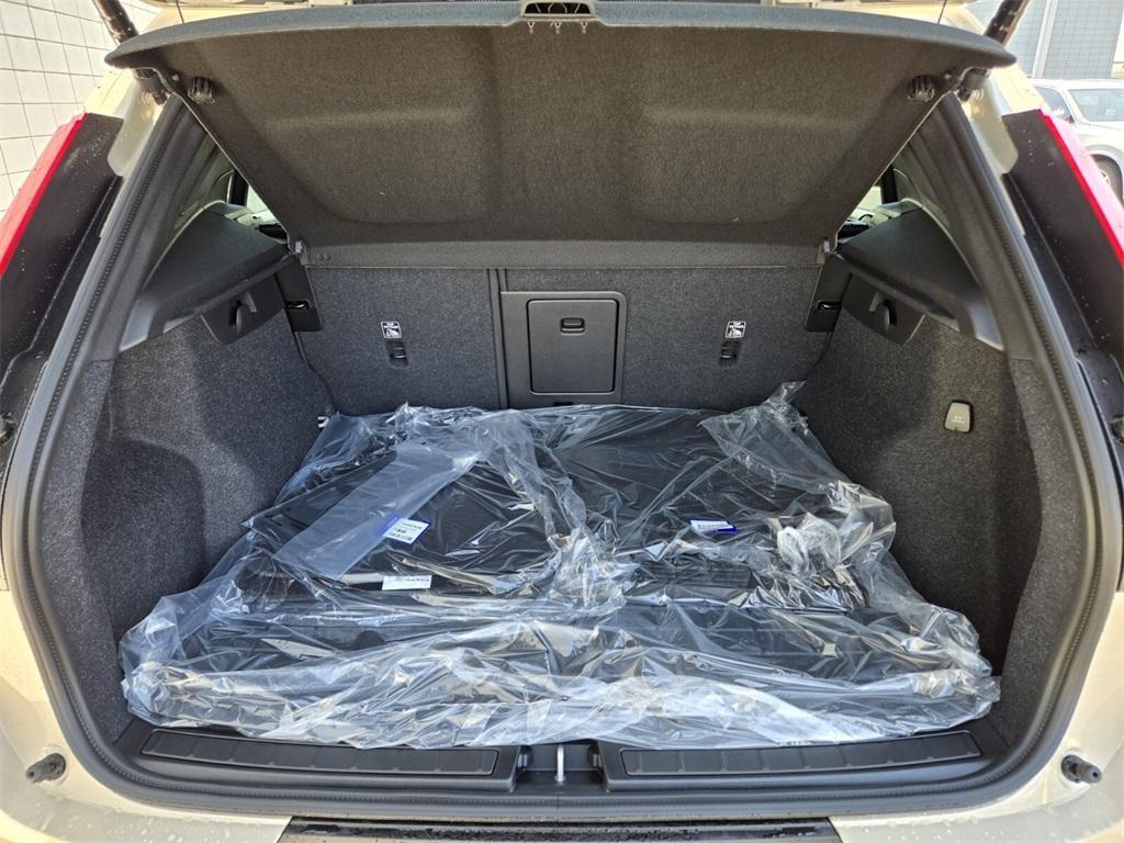 new 2025 Volvo XC40 car, priced at $49,722