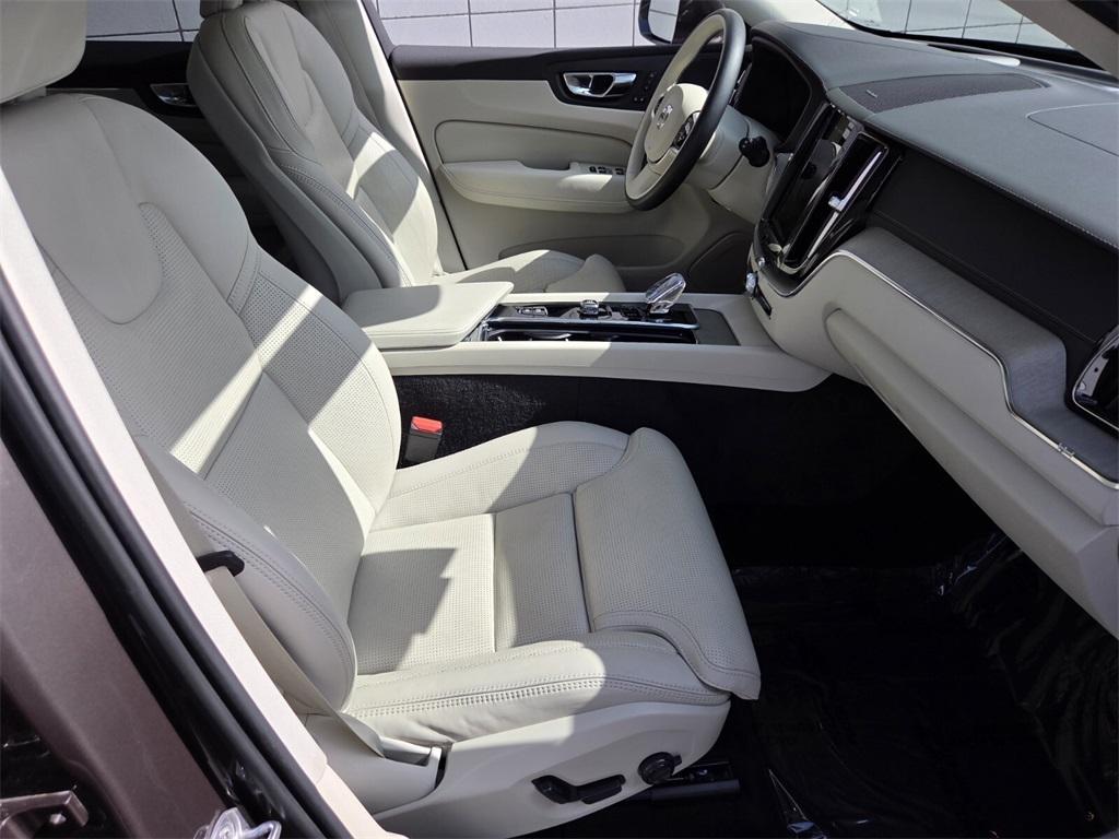 used 2023 Volvo XC60 car, priced at $43,984