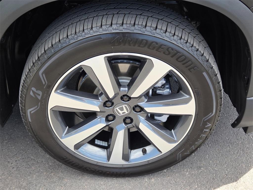 used 2025 Honda Pilot car, priced at $49,884