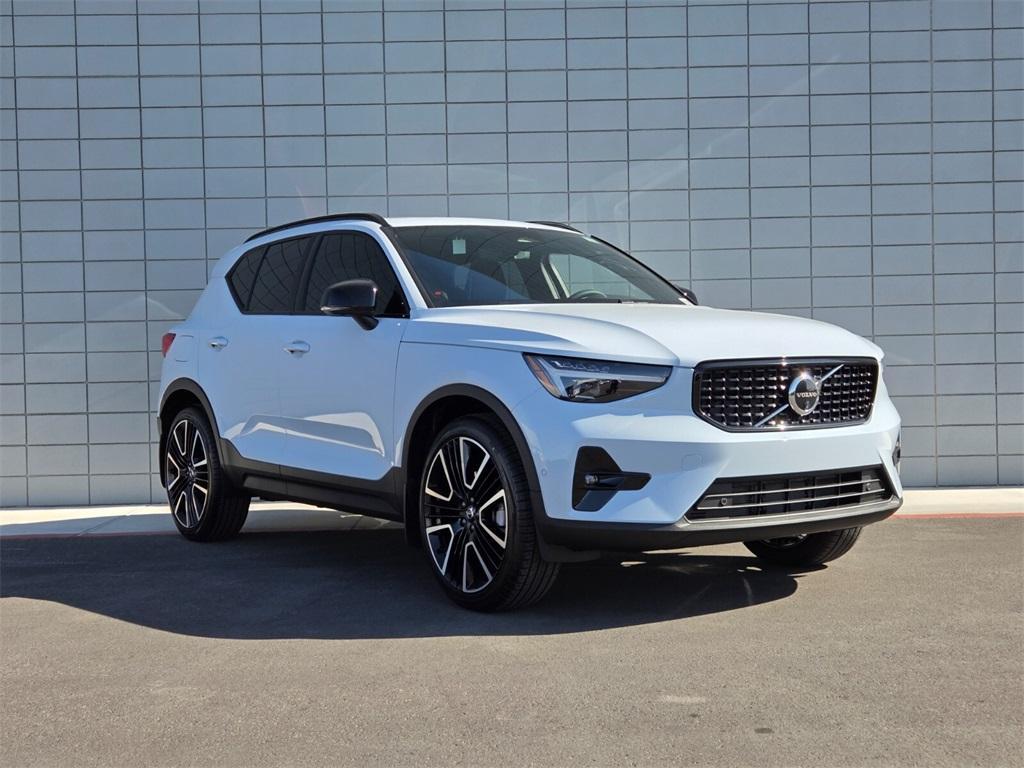 new 2025 Volvo XC40 car, priced at $55,620