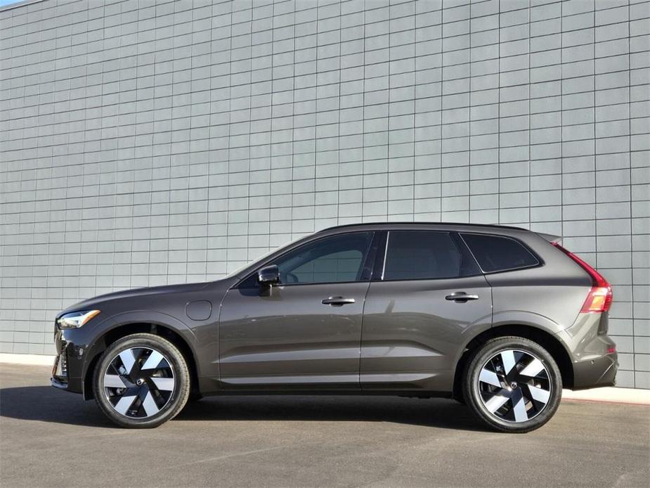 new 2025 Volvo XC60 Plug-In Hybrid car