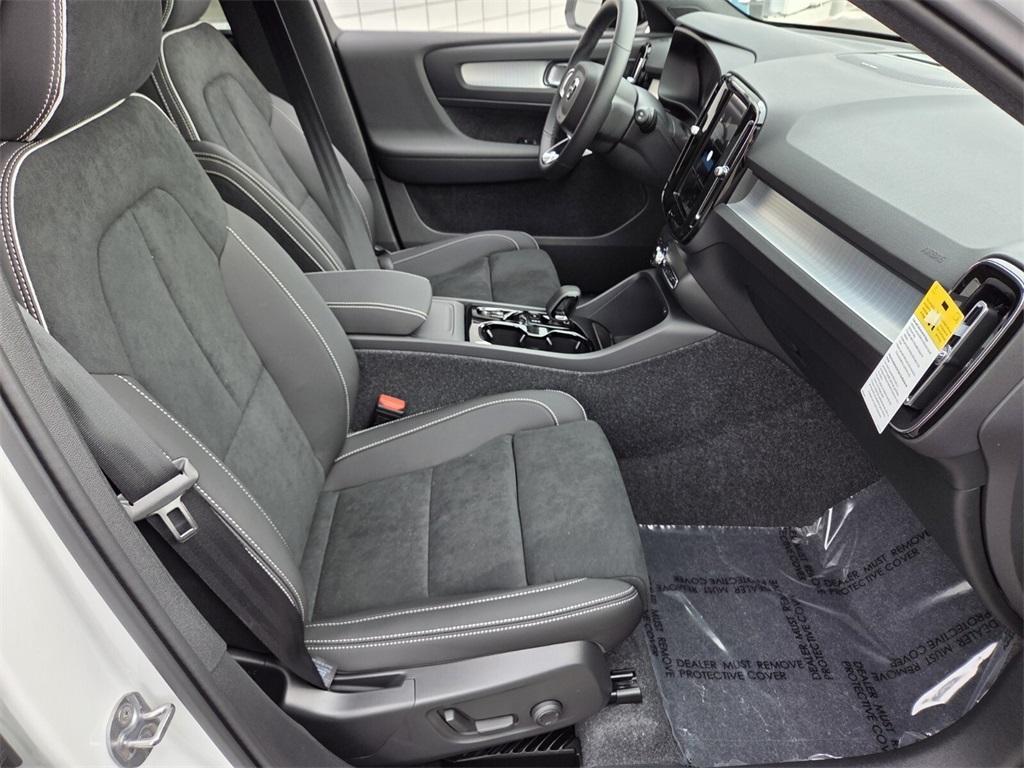 new 2026 Volvo XC40 car, priced at $52,625