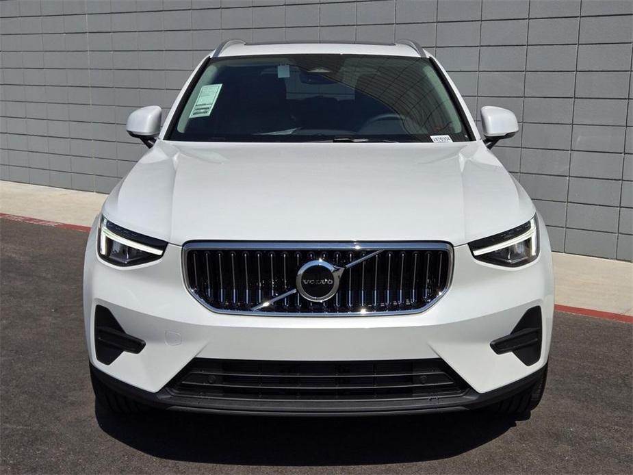 new 2025 Volvo XC40 car