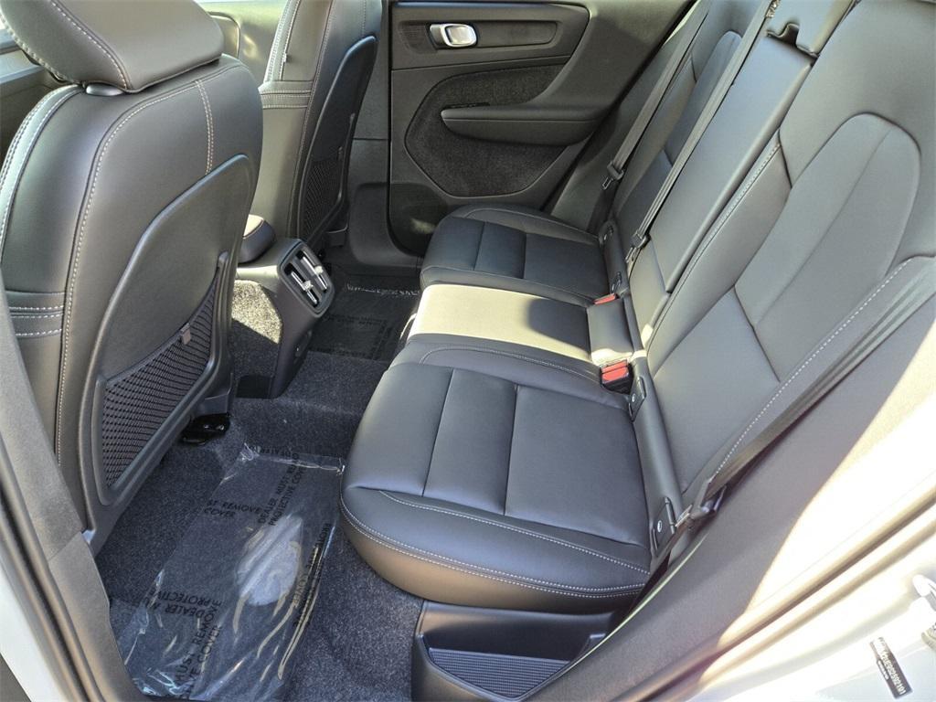new 2025 Volvo XC40 car, priced at $46,038