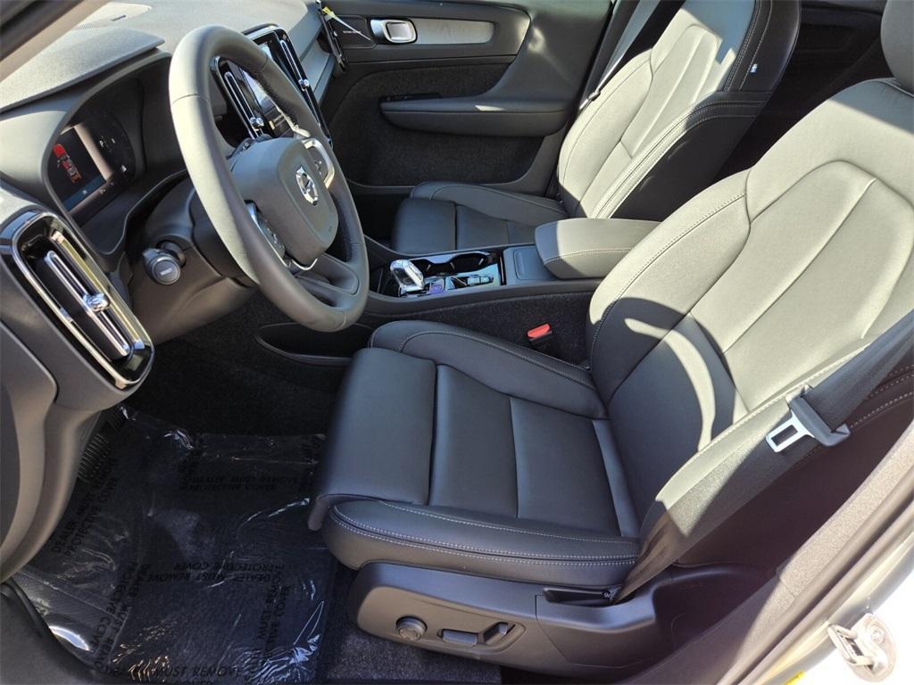 new 2025 Volvo XC40 car, priced at $46,038