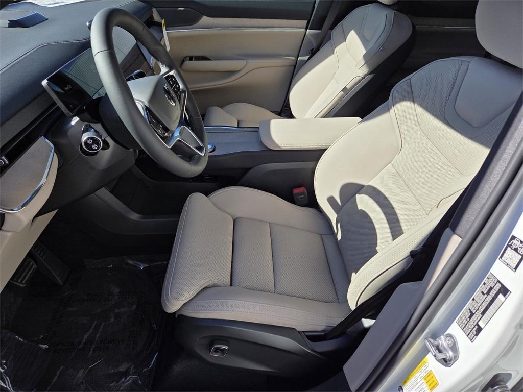 new 2025 Volvo EX90 car, priced at $76,910