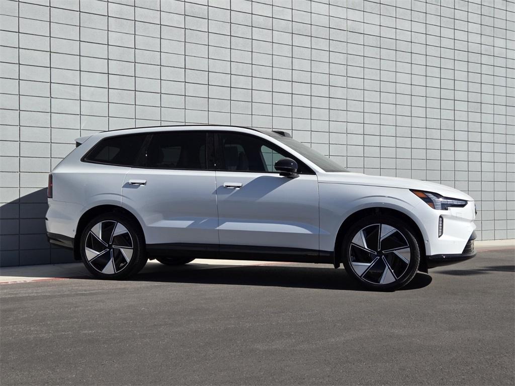 new 2025 Volvo EX90 car, priced at $76,910