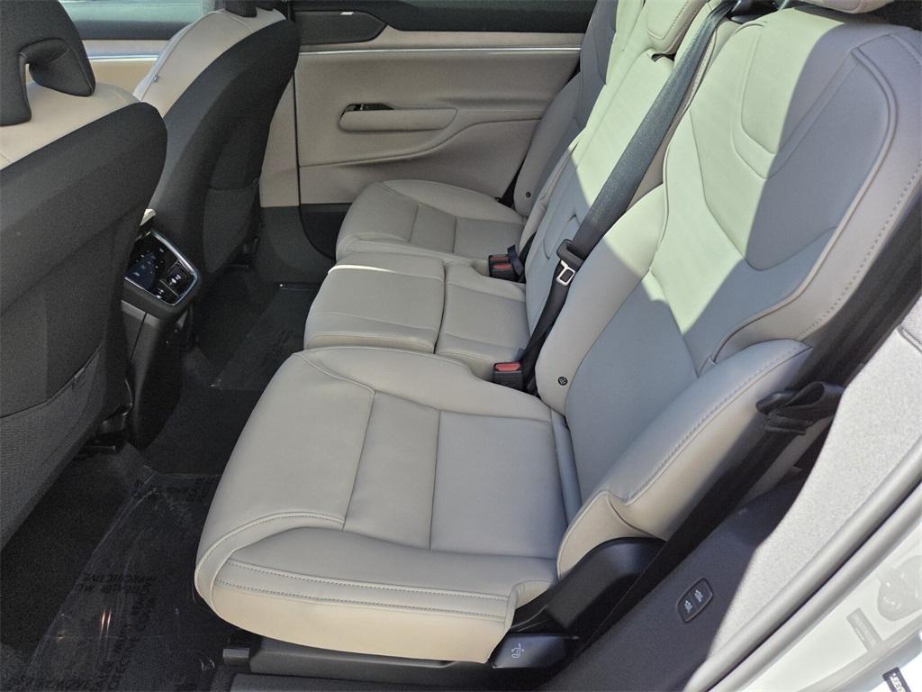 new 2025 Volvo EX90 car, priced at $76,910