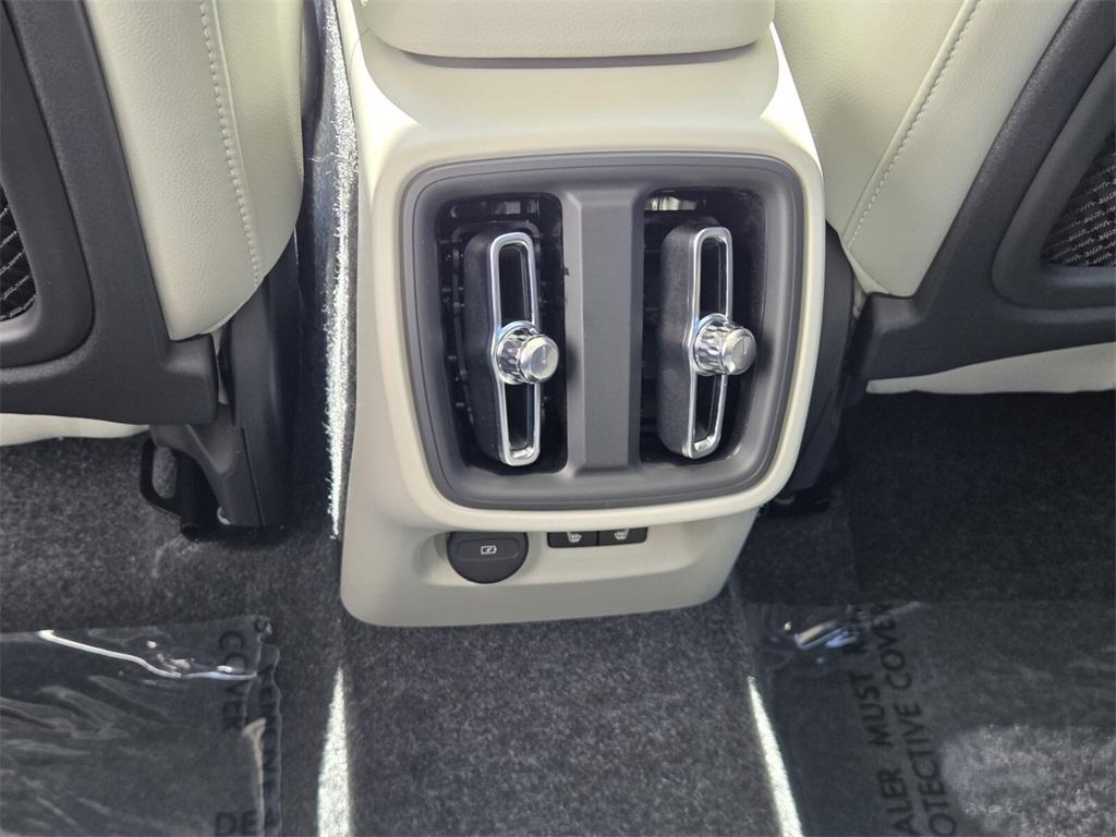 new 2026 Volvo XC40 car