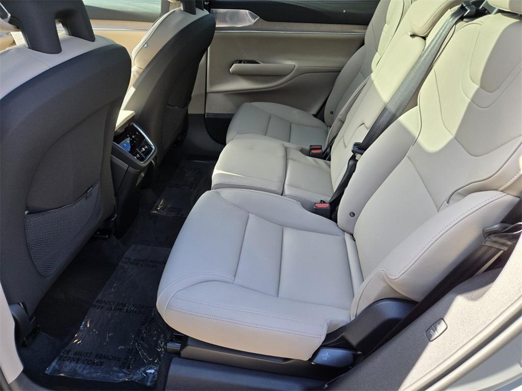new 2025 Volvo EX90 car, priced at $86,721