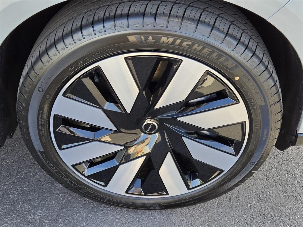 new 2025 Volvo EX90 car, priced at $86,721