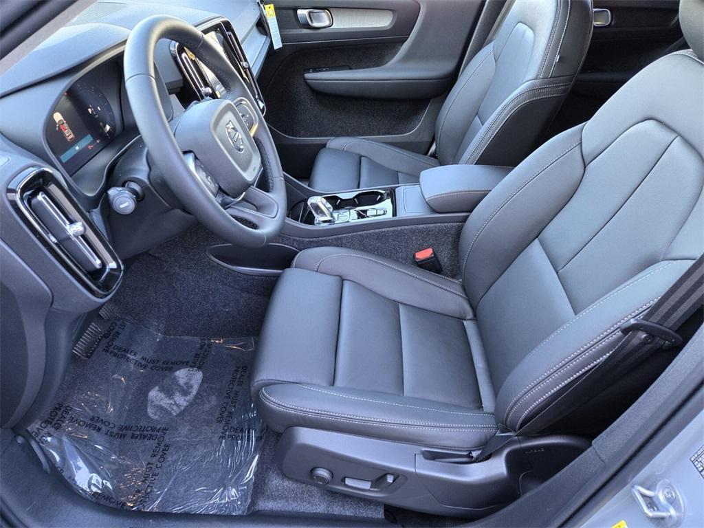 new 2025 Volvo XC40 car, priced at $48,335