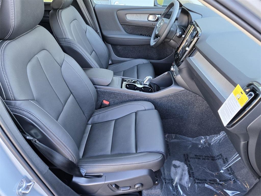 new 2025 Volvo XC40 car, priced at $48,335