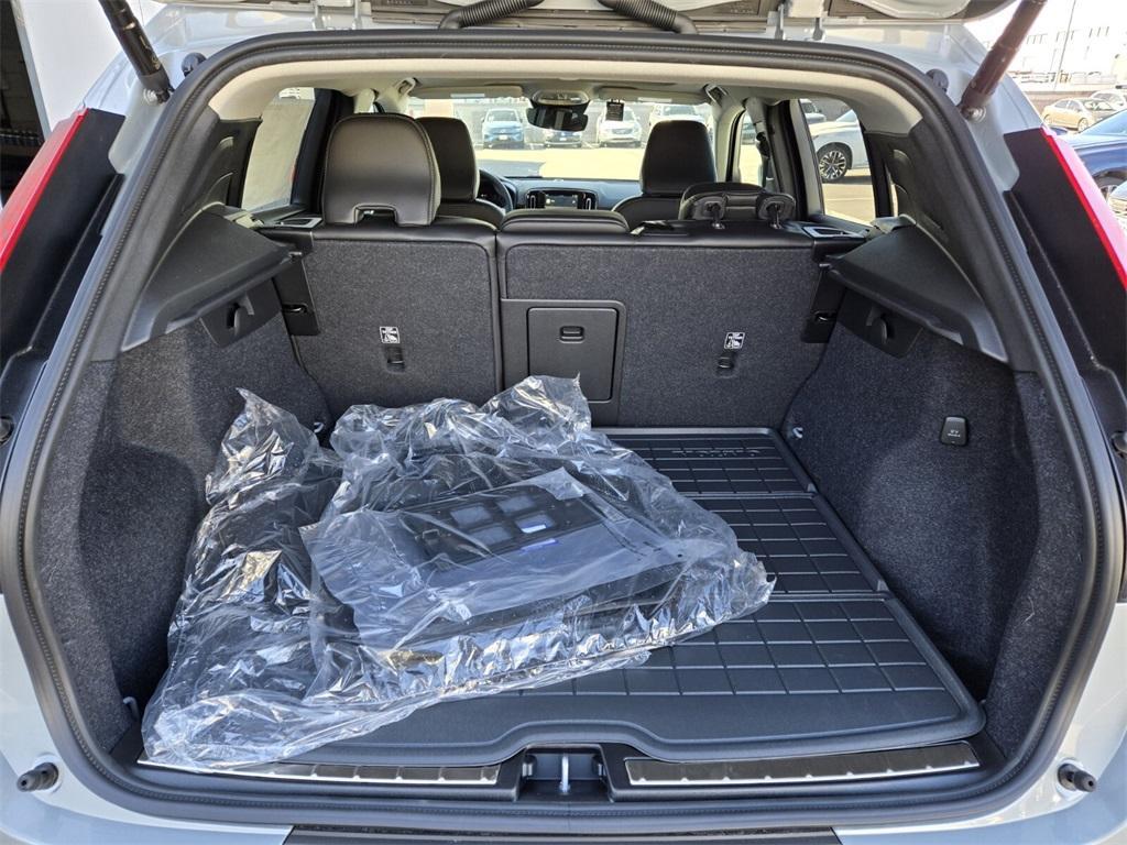 new 2025 Volvo XC40 car, priced at $48,335