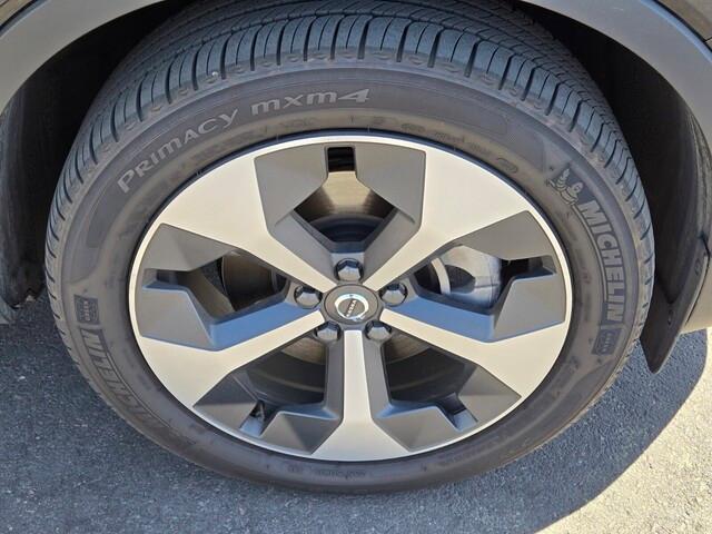 new 2025 Volvo XC40 car, priced at $46,015