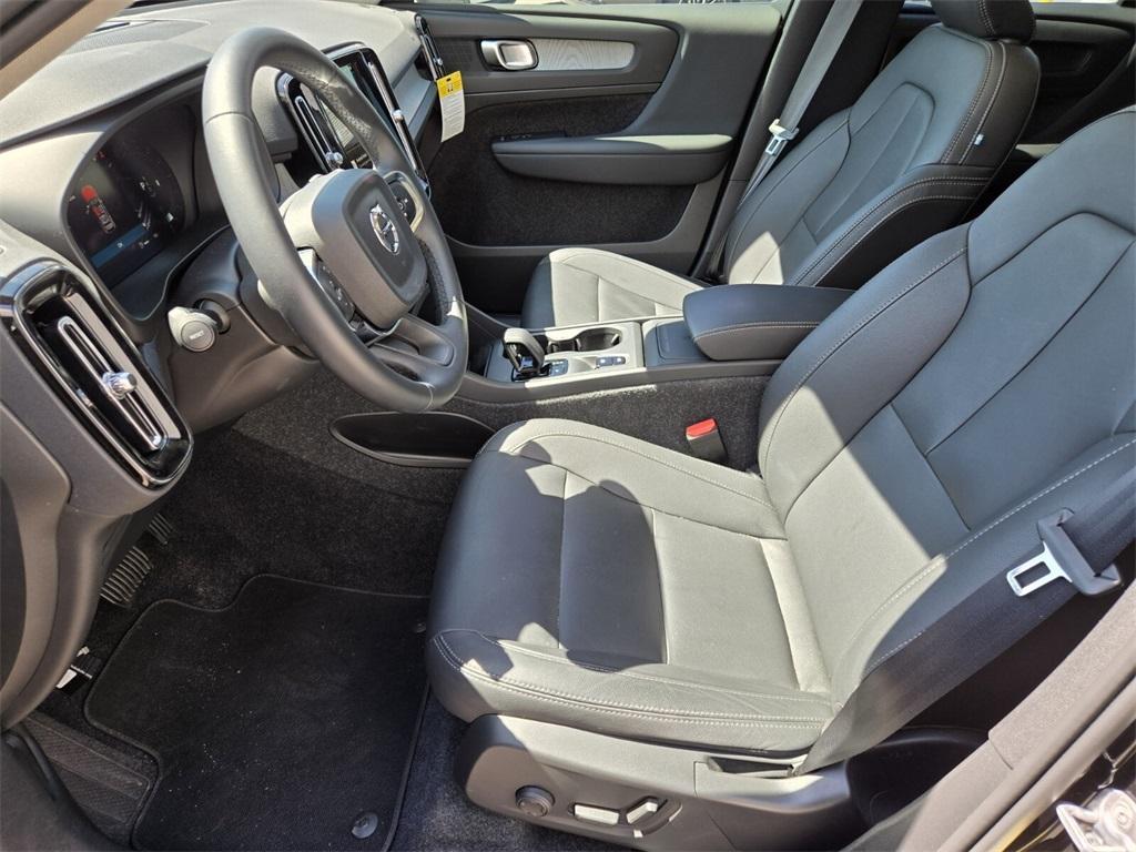 new 2025 Volvo XC40 car, priced at $42,254