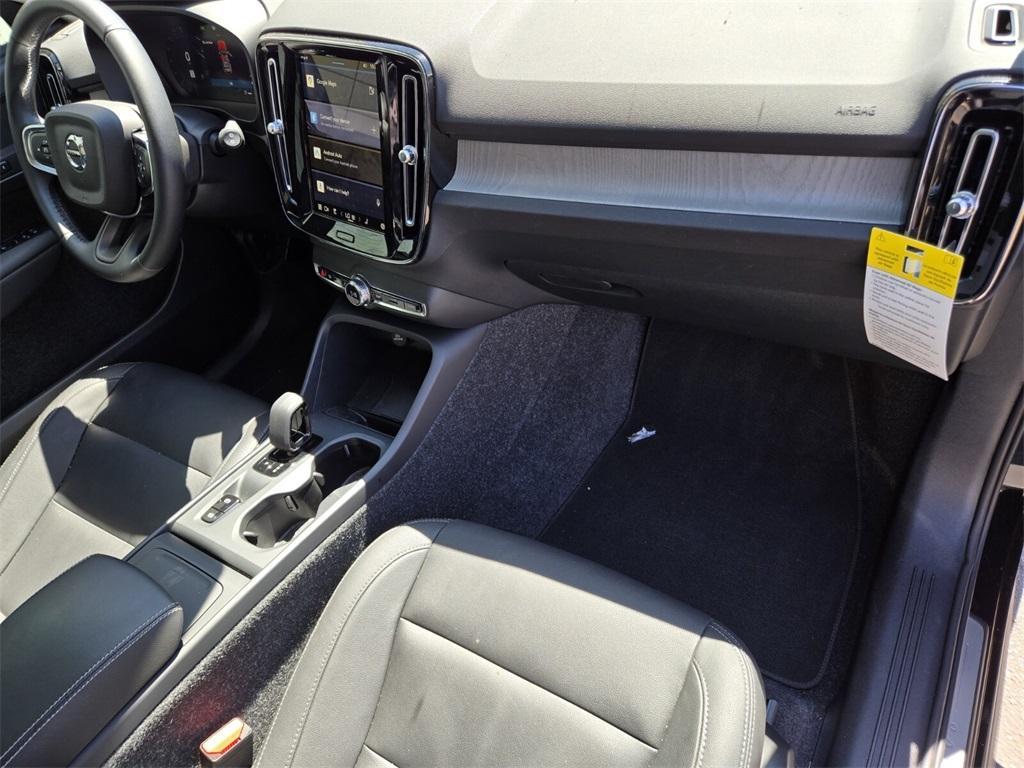 new 2025 Volvo XC40 car, priced at $42,254