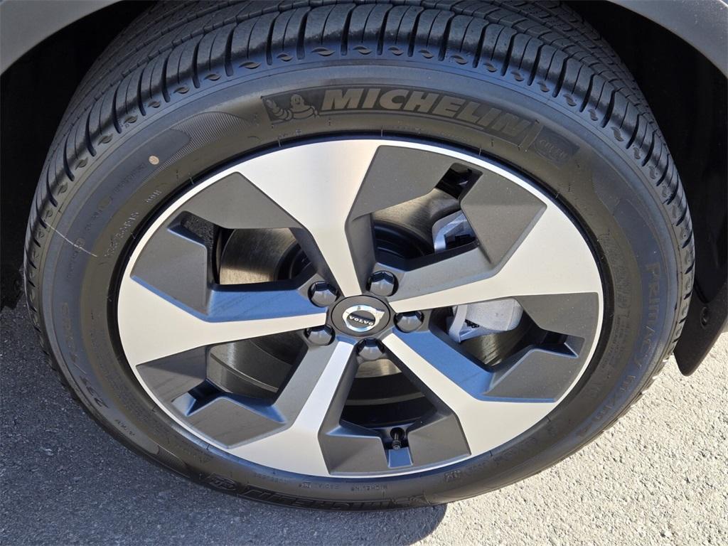 new 2025 Volvo XC40 car, priced at $48,335