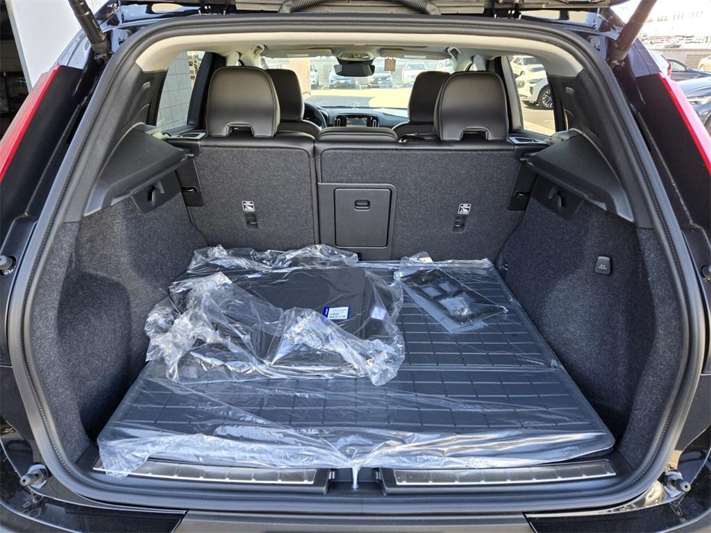 new 2025 Volvo XC40 car, priced at $48,335