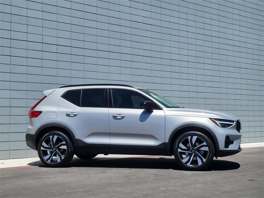 new 2024 Volvo XC40 car, priced at $44,670