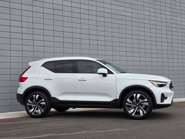 new 2025 Volvo XC40 car