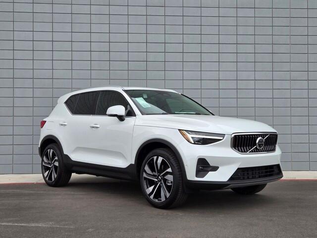 new 2025 Volvo XC40 car