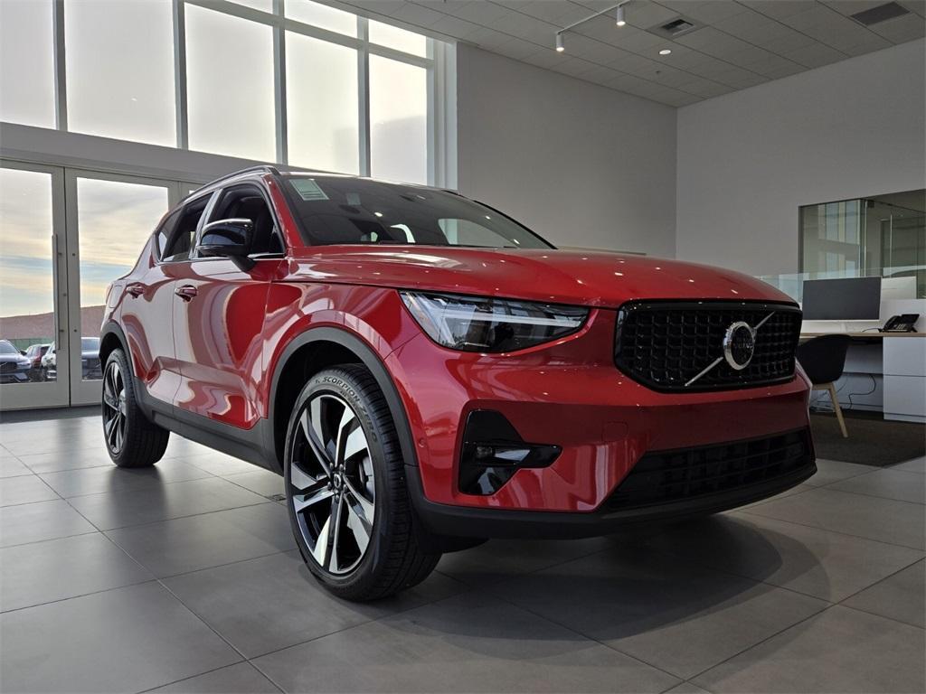 new 2025 Volvo XC40 car, priced at $50,050