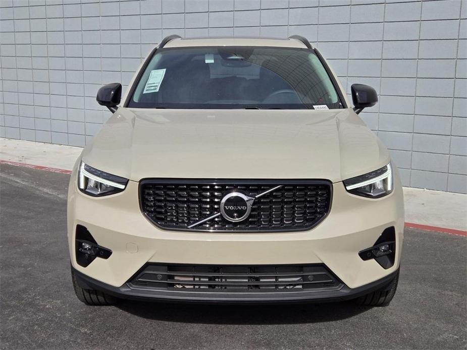 new 2025 Volvo XC40 car, priced at $43,975