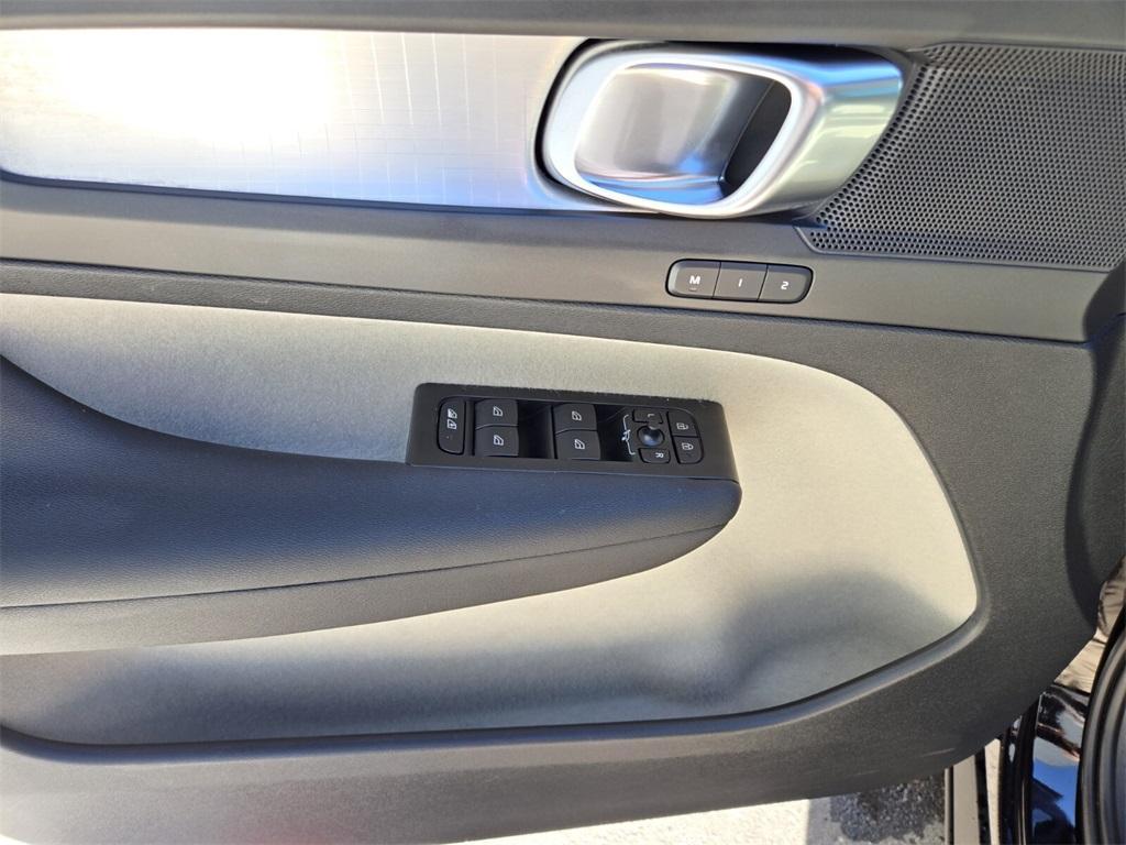 used 2021 Volvo XC40 car, priced at $19,985