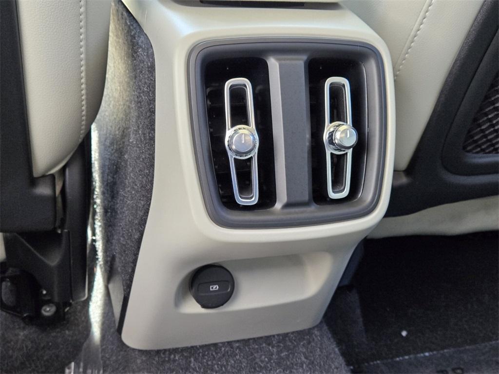 used 2021 Volvo XC40 car, priced at $19,985