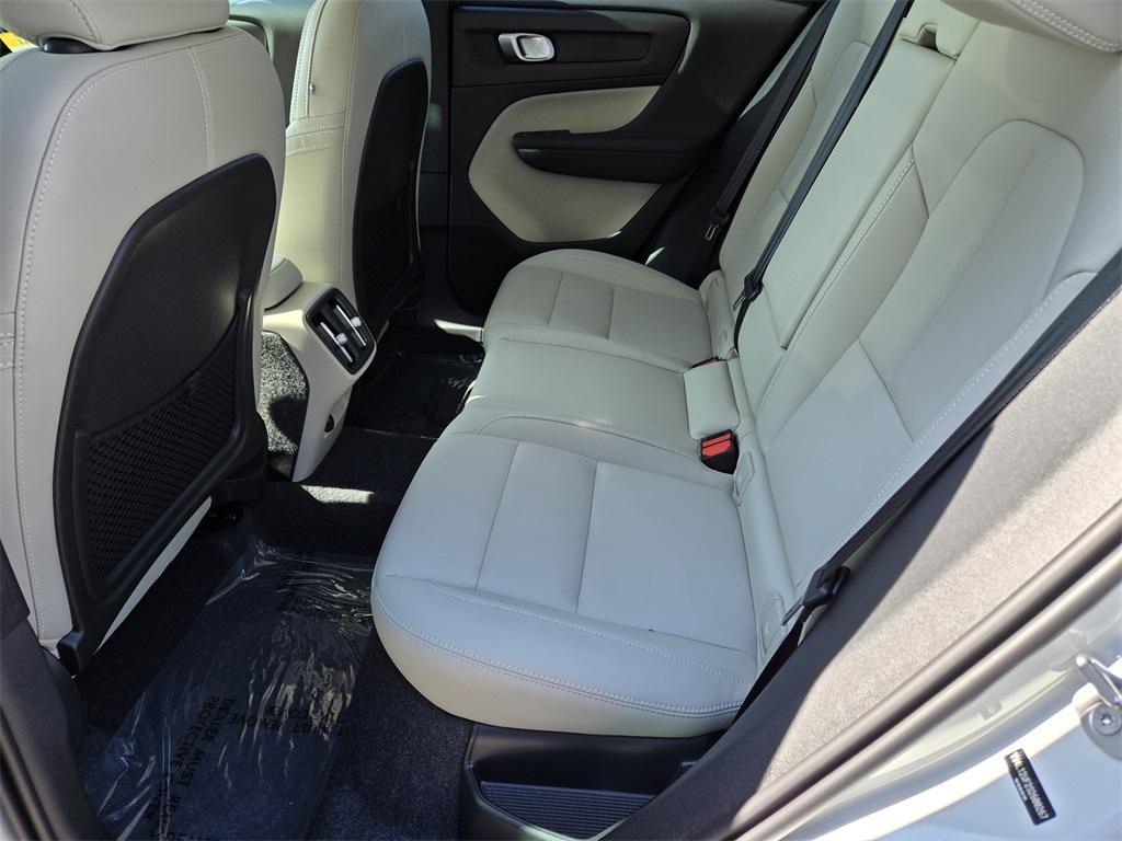 new 2025 Volvo XC40 car, priced at $48,015