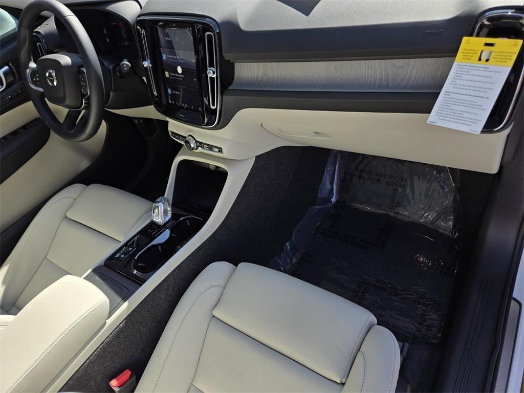 new 2025 Volvo XC40 car, priced at $48,015
