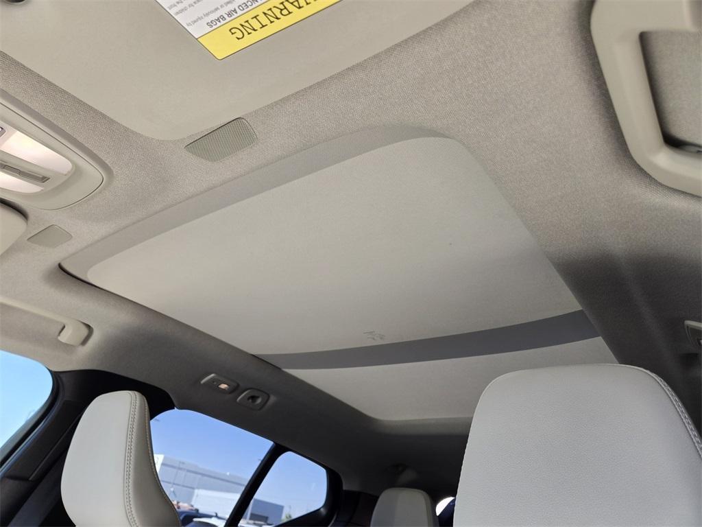 new 2025 Volvo XC40 car, priced at $48,015