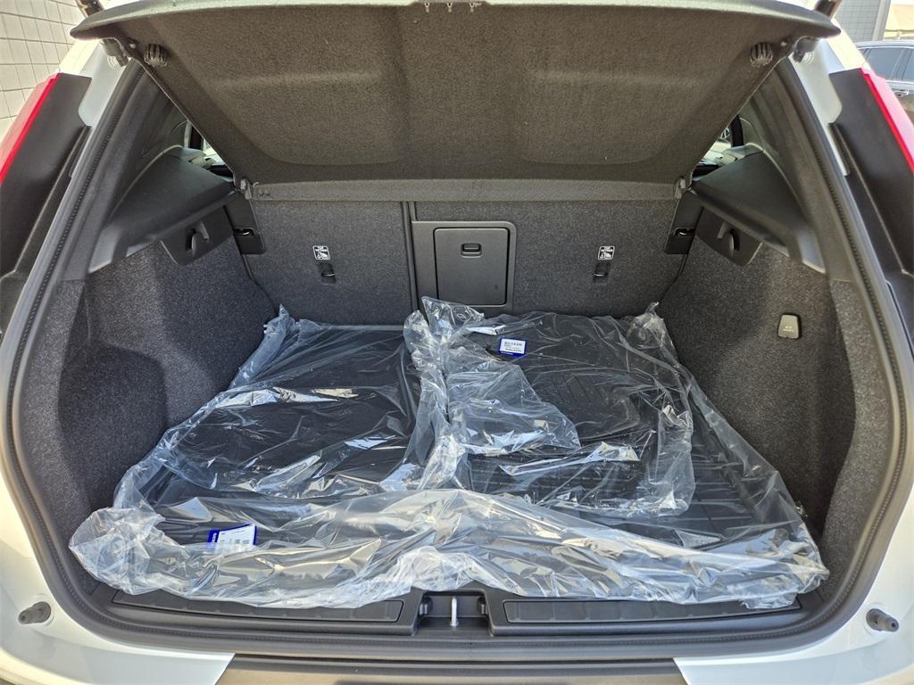 new 2025 Volvo XC40 car, priced at $45,821