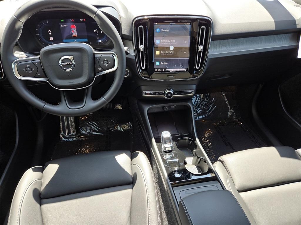 new 2025 Volvo XC40 car, priced at $45,821