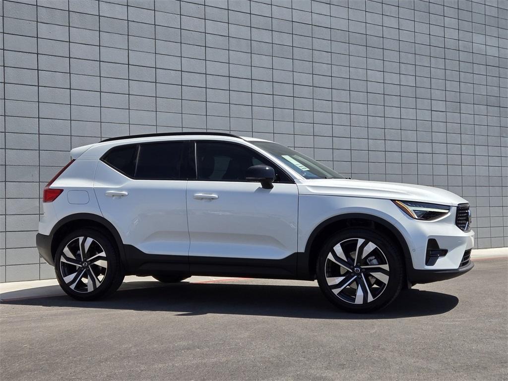 new 2025 Volvo XC40 car, priced at $45,821