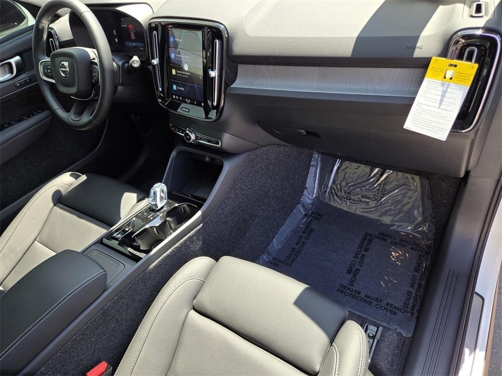 new 2025 Volvo XC40 car, priced at $45,821