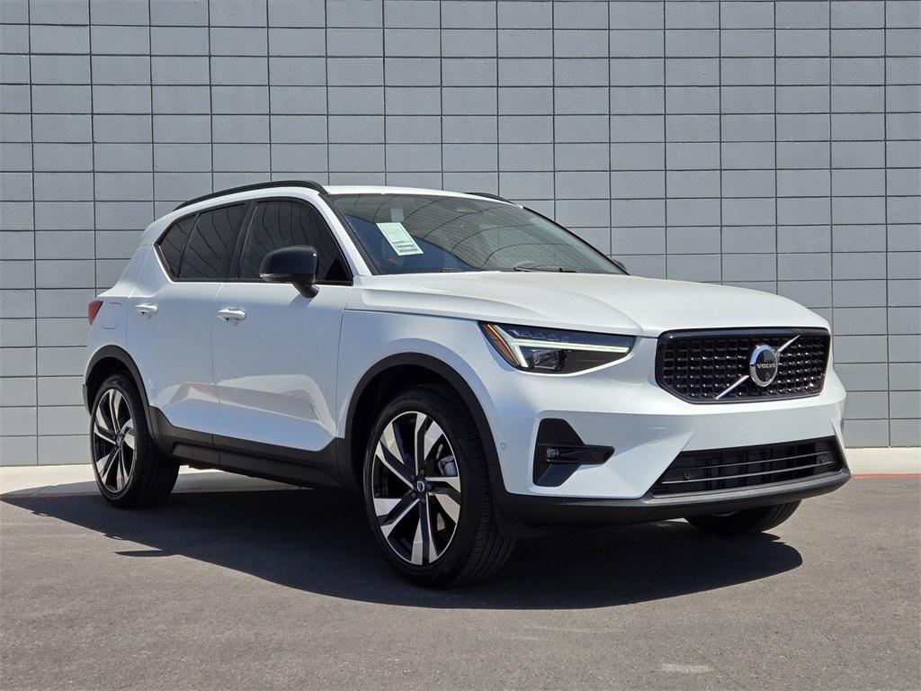 new 2025 Volvo XC40 car, priced at $45,821