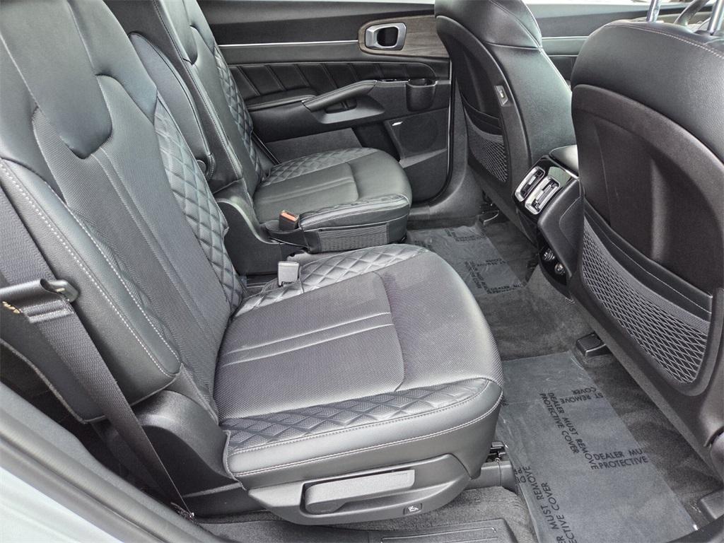 used 2022 Kia Sorento car, priced at $31,634