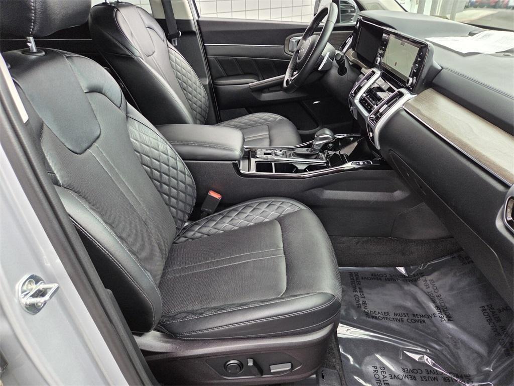 used 2022 Kia Sorento car, priced at $31,634